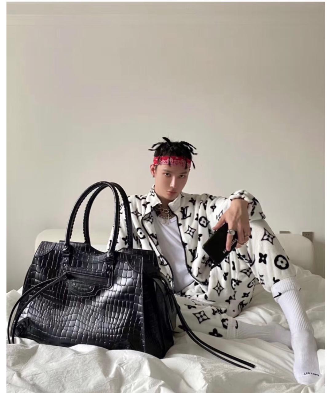 BALENCIAGA Черная кожаная сумка через плечо, фото 7