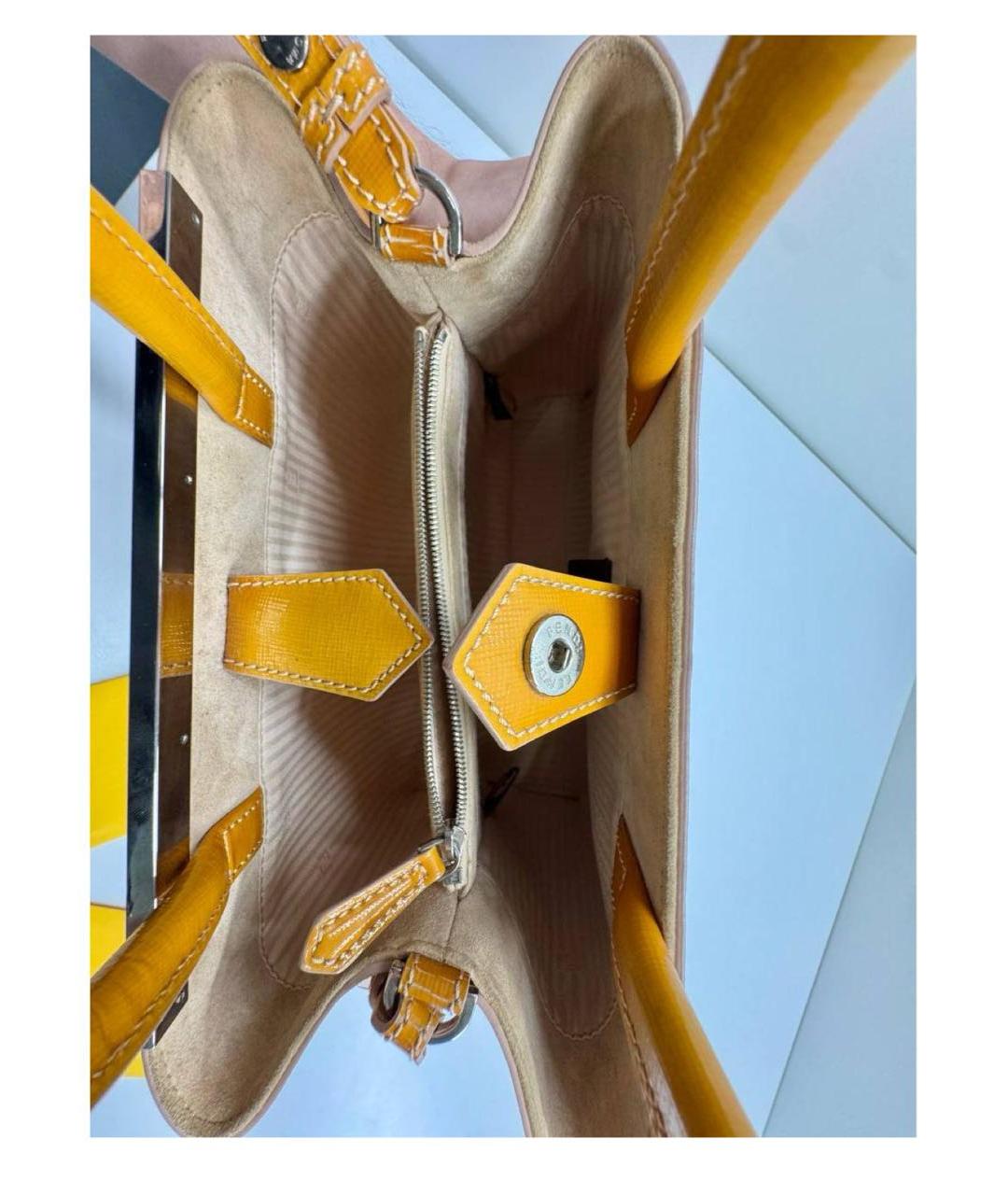 FENDI Горчичная сумка с короткими ручками из лакированной кожи, фото 2