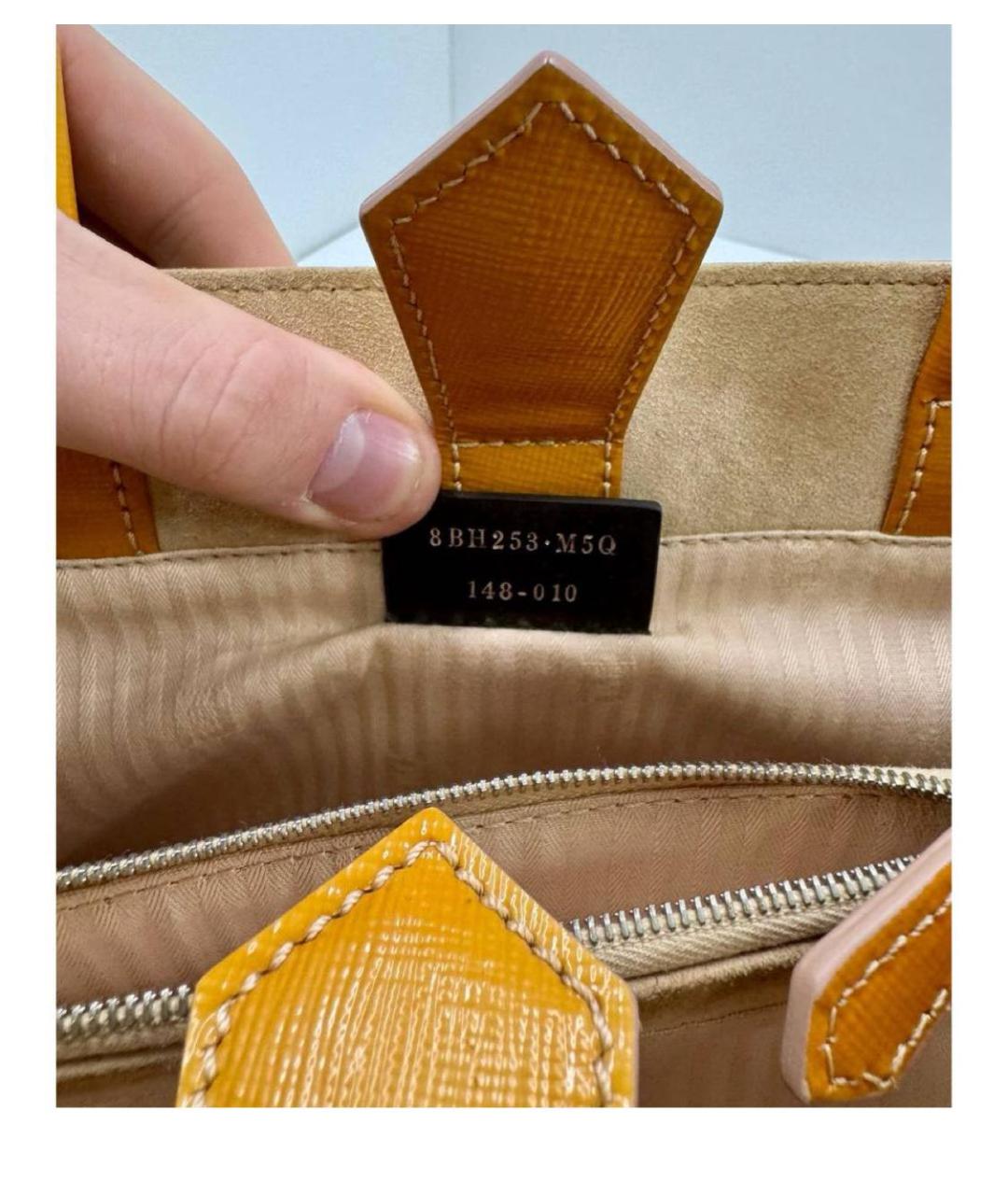 FENDI Горчичная сумка с короткими ручками из лакированной кожи, фото 3