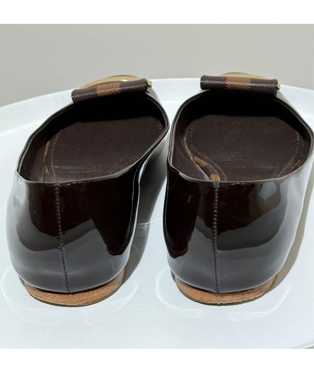 LOUIS VUITTON Коричневые балетки из лакированной кожи, фото 4