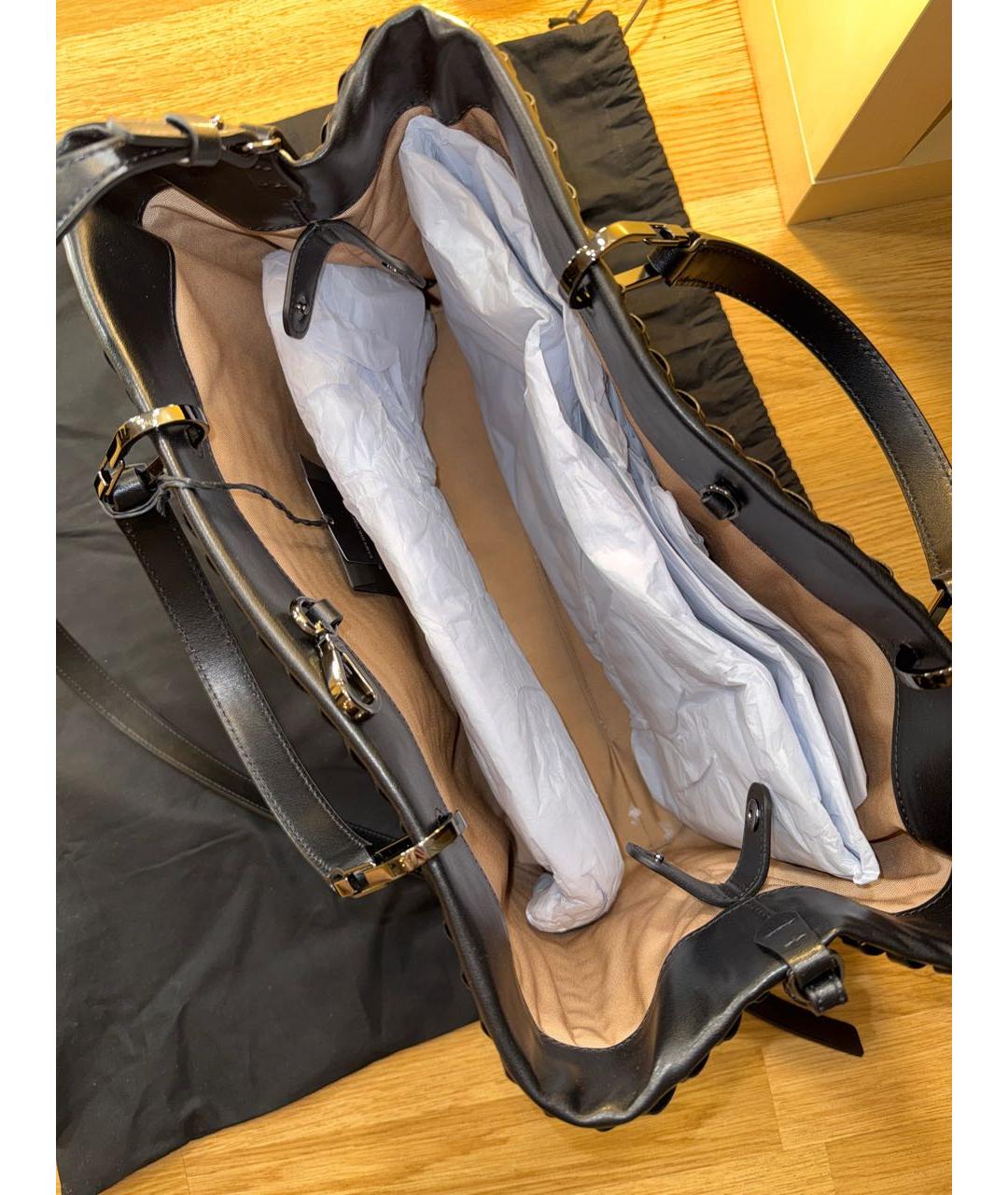 EMPORIO ARMANI Черная кожаная сумка с короткими ручками, фото 4