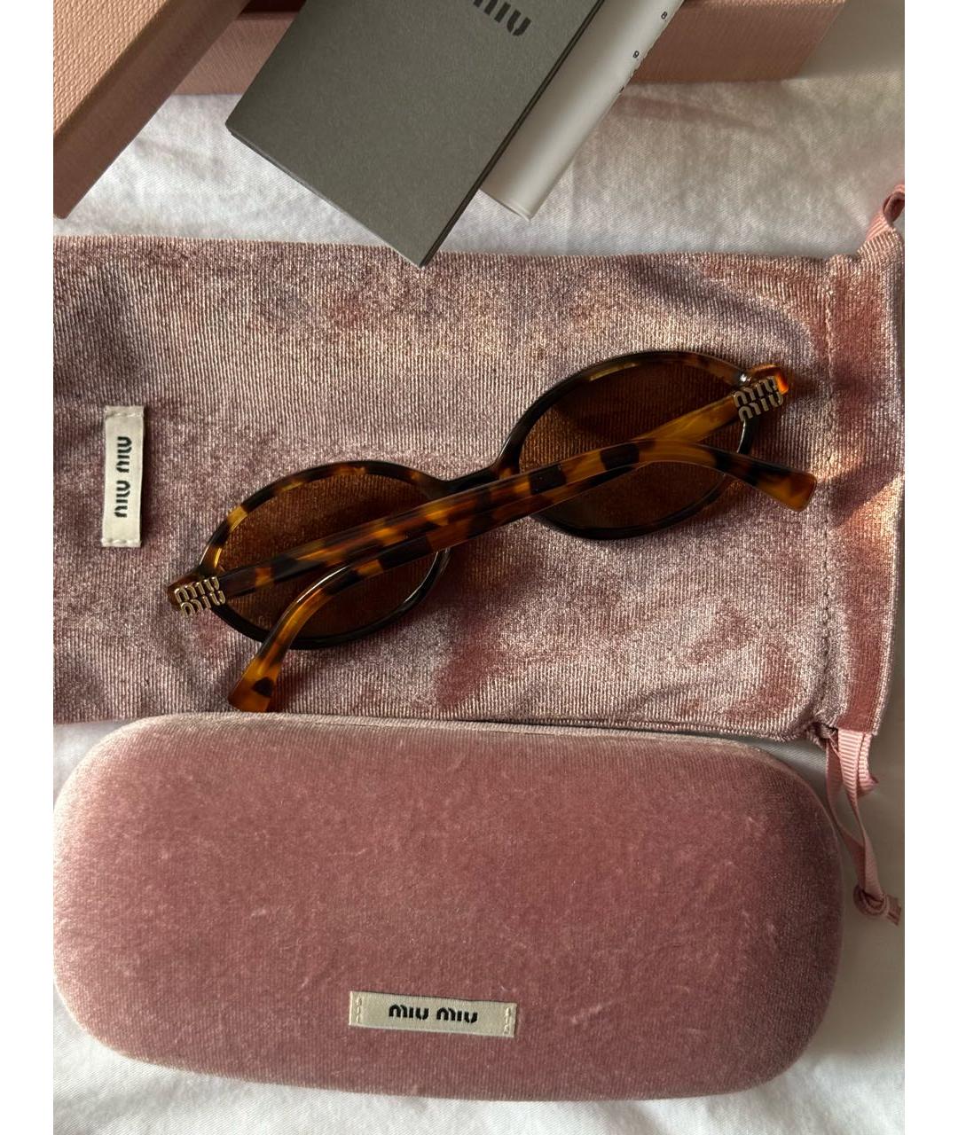 MIU MIU Коричневые пластиковые солнцезащитные очки, фото 5