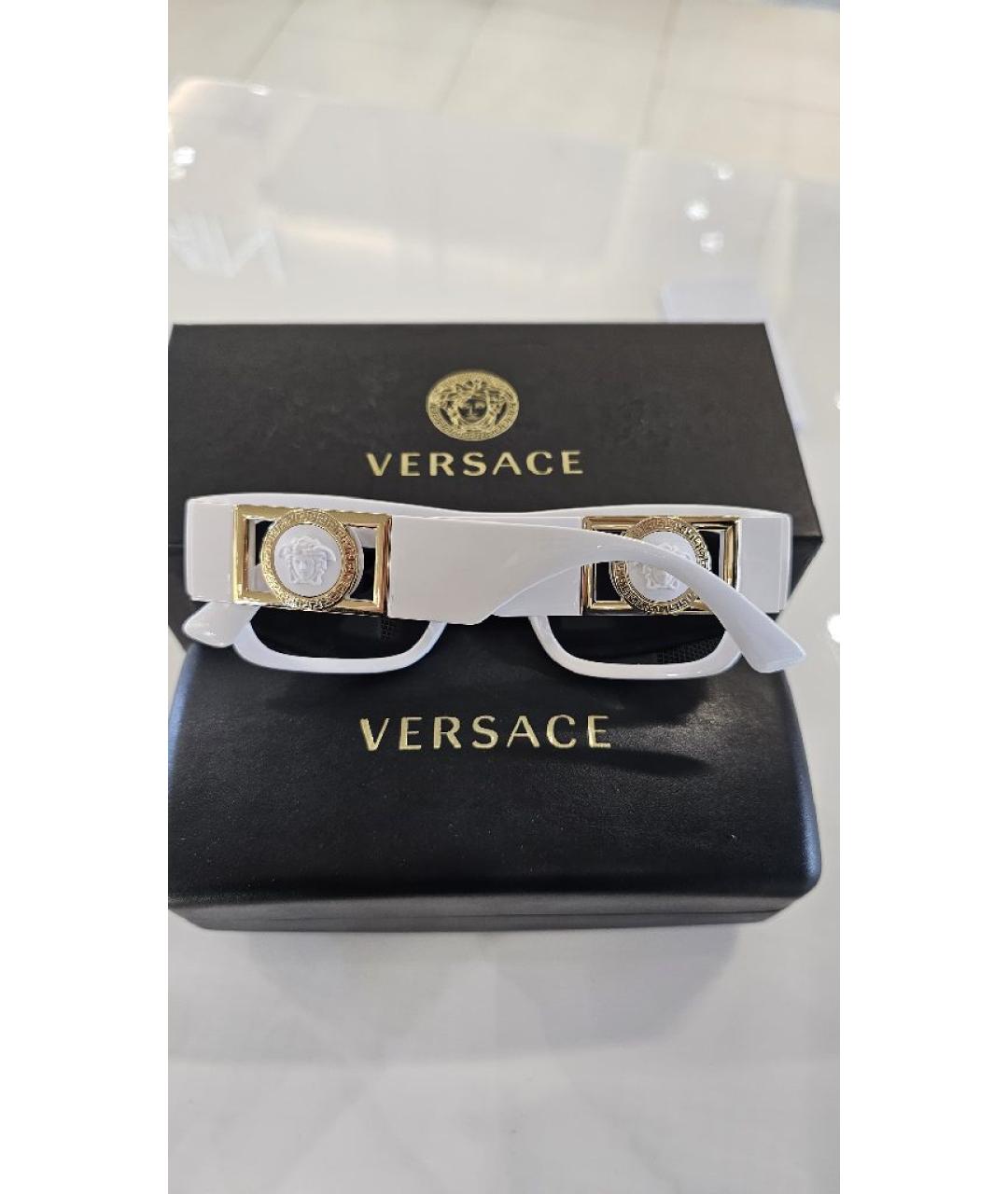 VERSACE Белые пластиковые солнцезащитные очки, фото 3