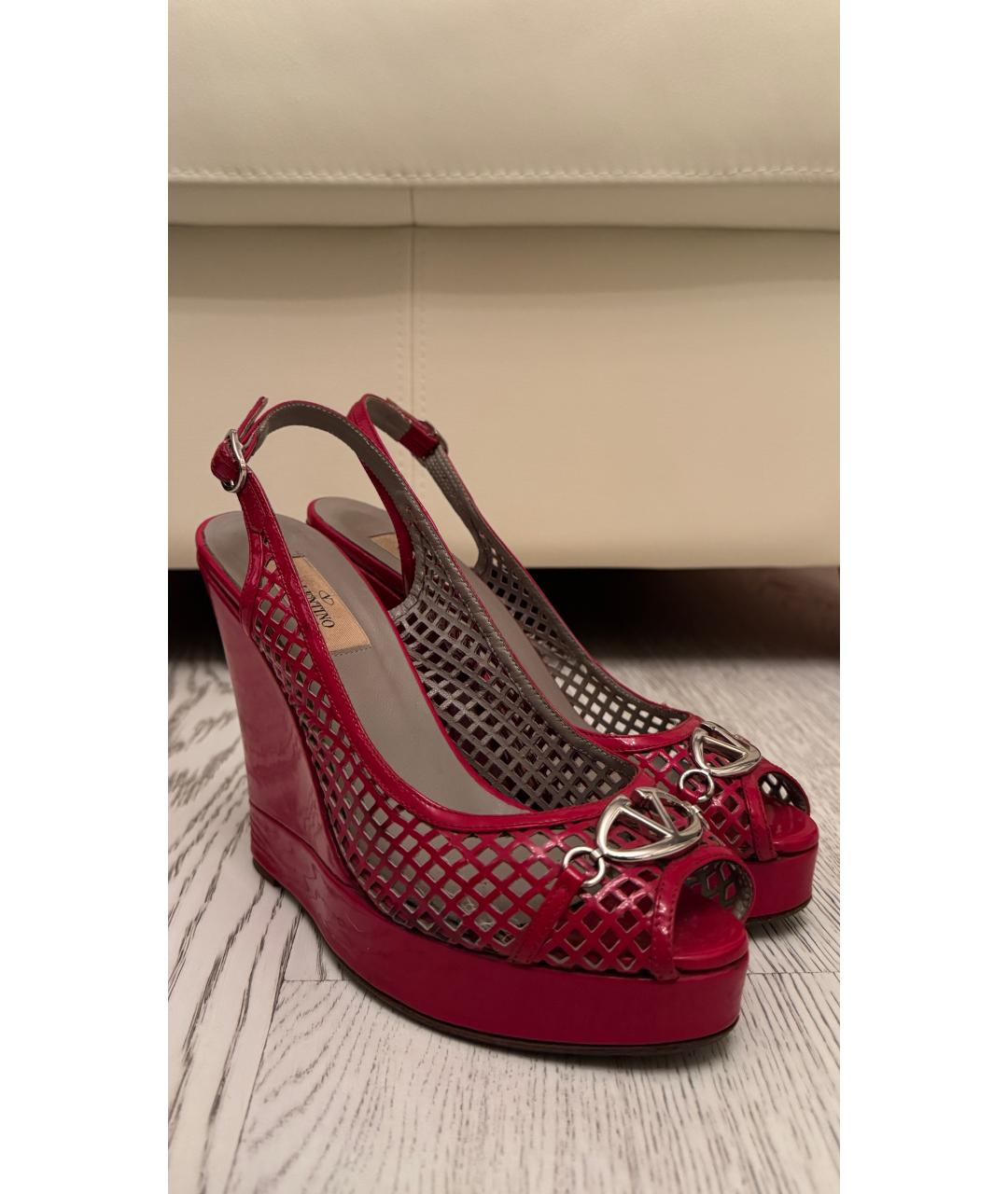 VALENTINO Красные босоножки из лакированной кожи, фото 6