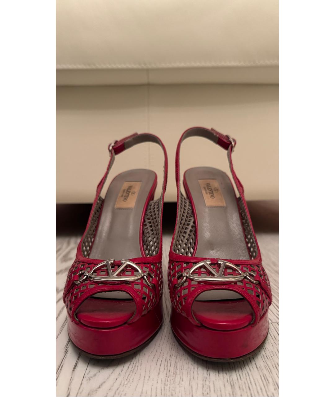 VALENTINO Красные босоножки из лакированной кожи, фото 2