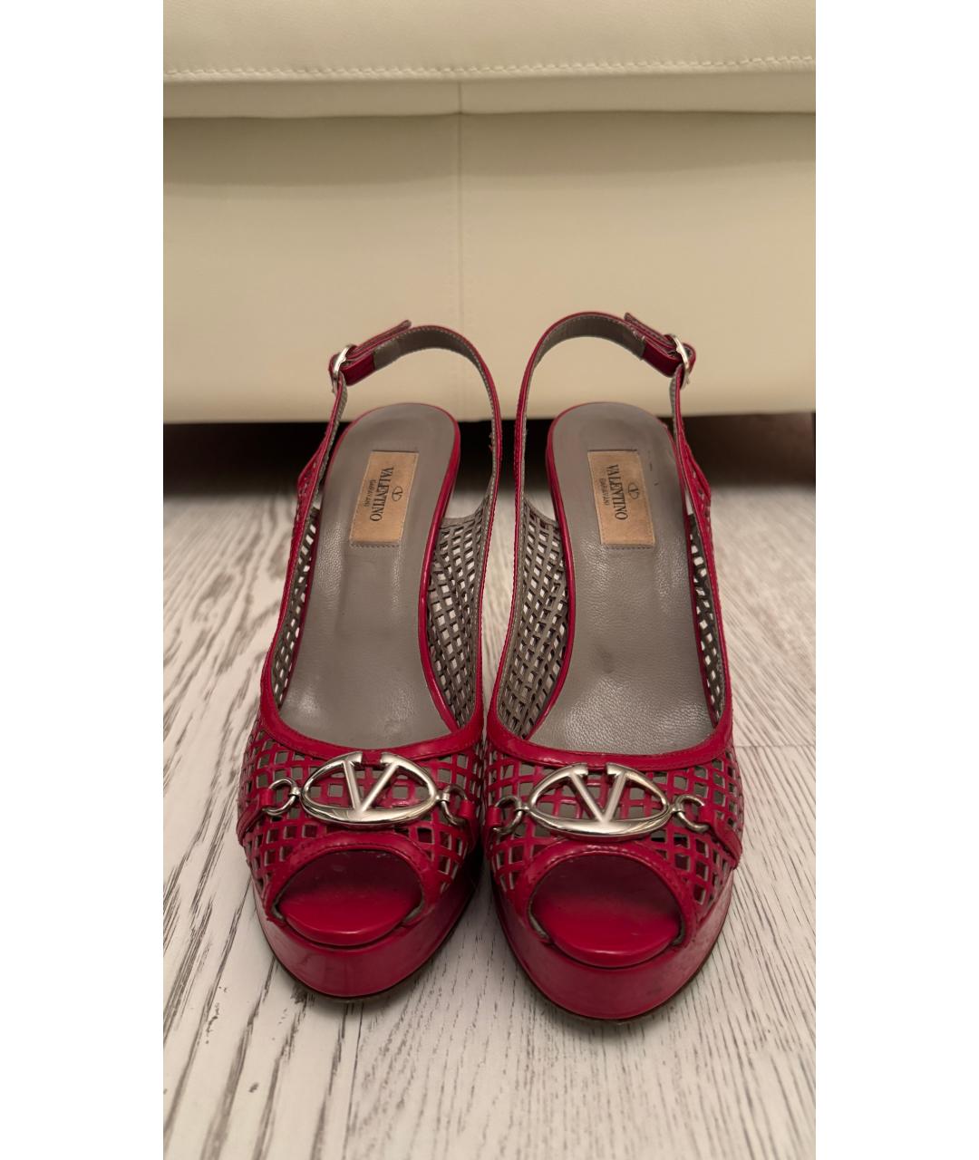 VALENTINO Красные босоножки из лакированной кожи, фото 3