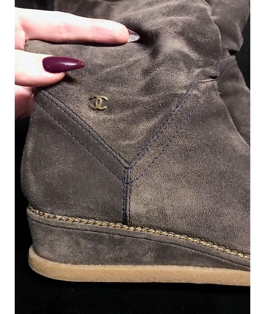 CHANEL Серые замшевые сапоги, фото 7