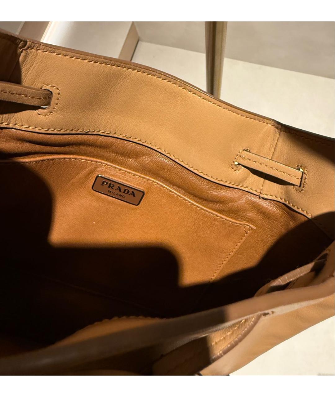 PRADA Бежевая кожаная сумка через плечо, фото 6