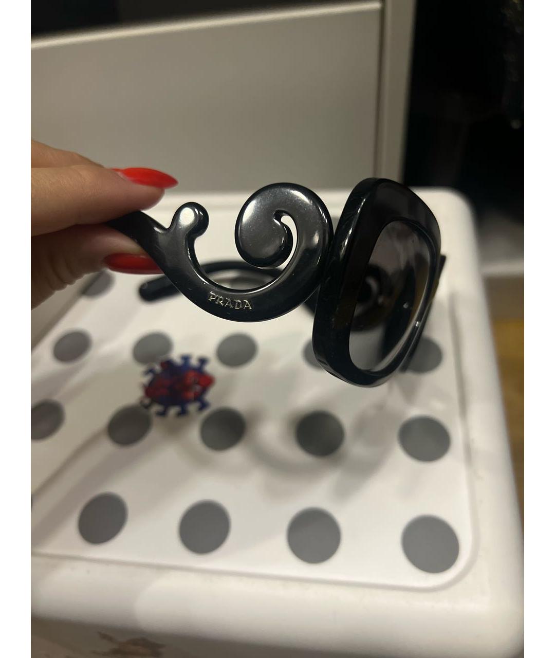 PRADA Черные пластиковые солнцезащитные очки, фото 3