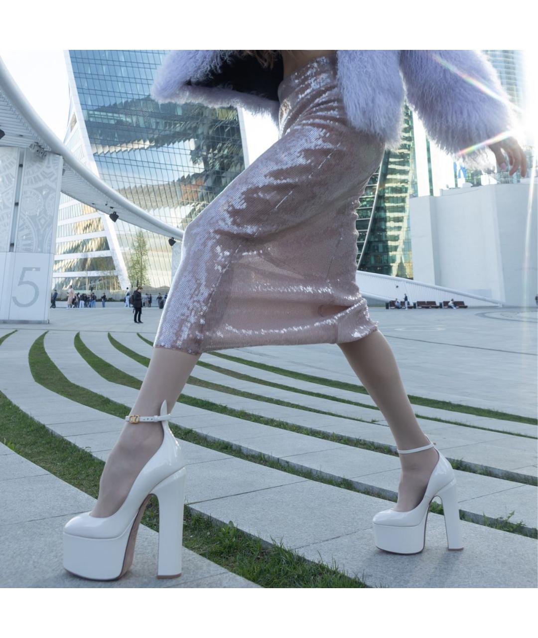 VALENTINO GARAVANI Бежевые туфли из лакированной кожи, фото 6