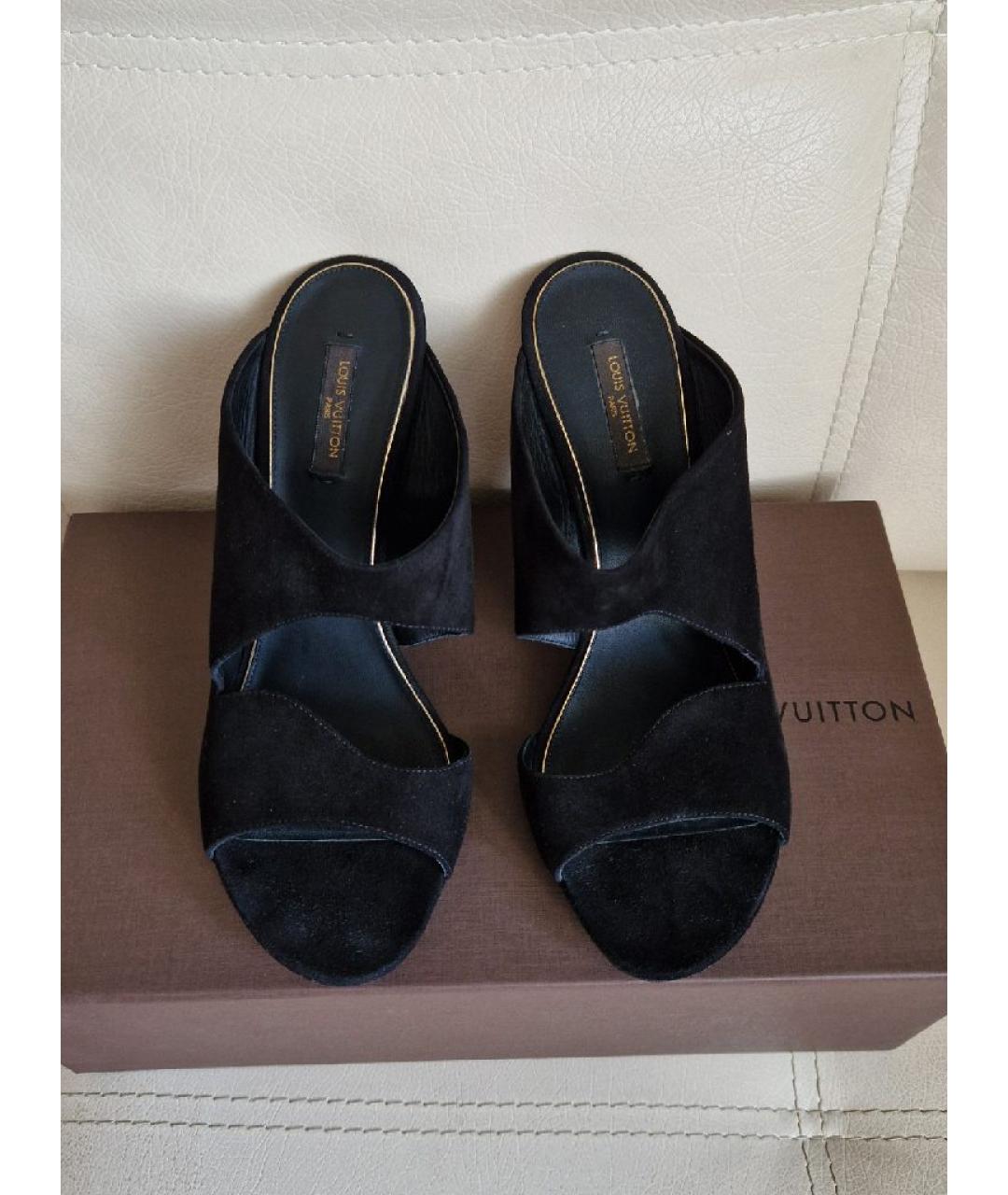 LOUIS VUITTON Черные замшевые мюли, фото 2