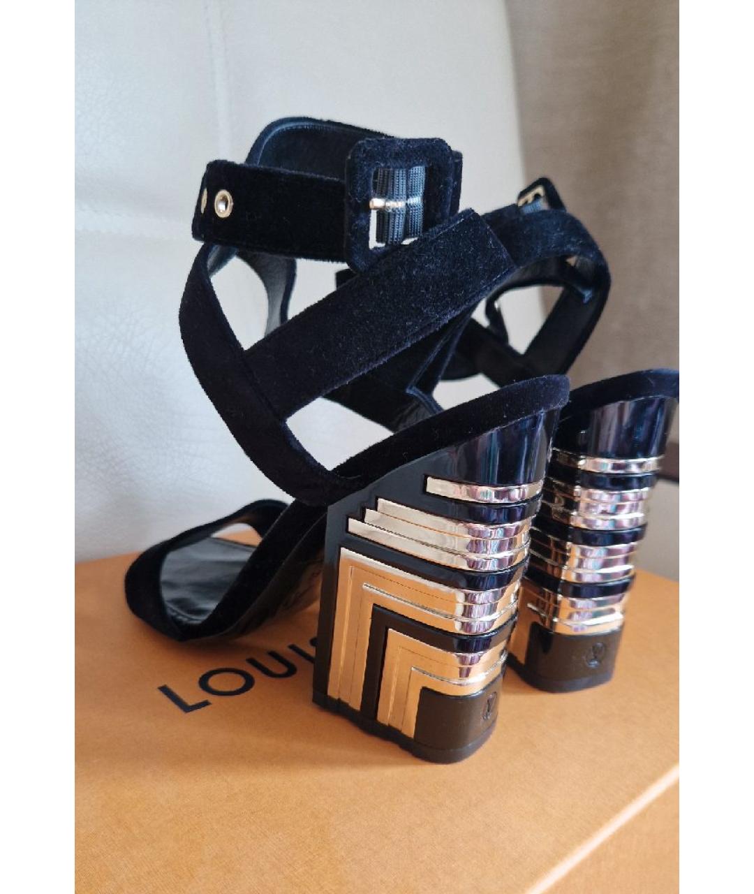 LOUIS VUITTON Черные бархатные босоножки, фото 4