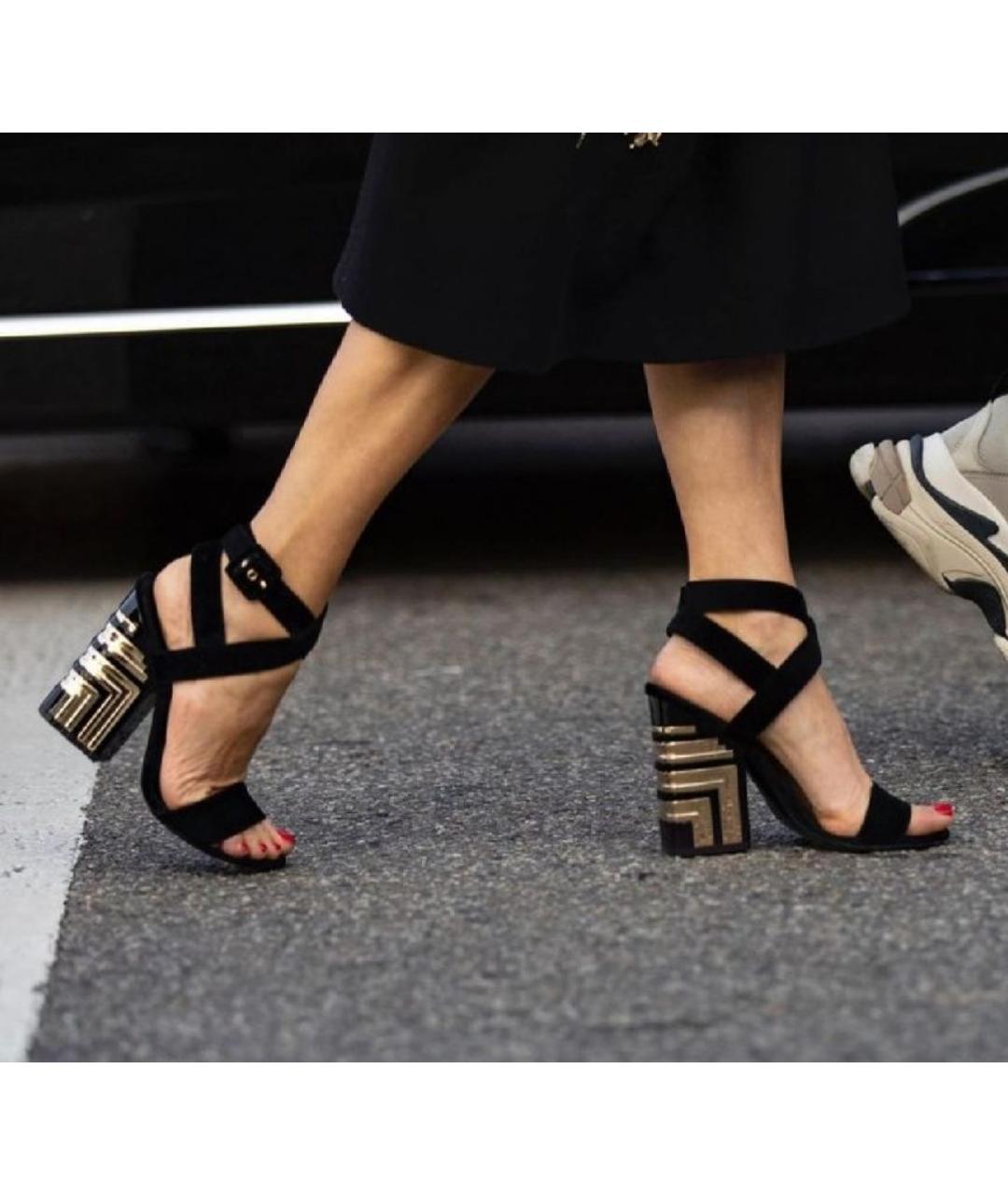 LOUIS VUITTON Черные бархатные босоножки, фото 7