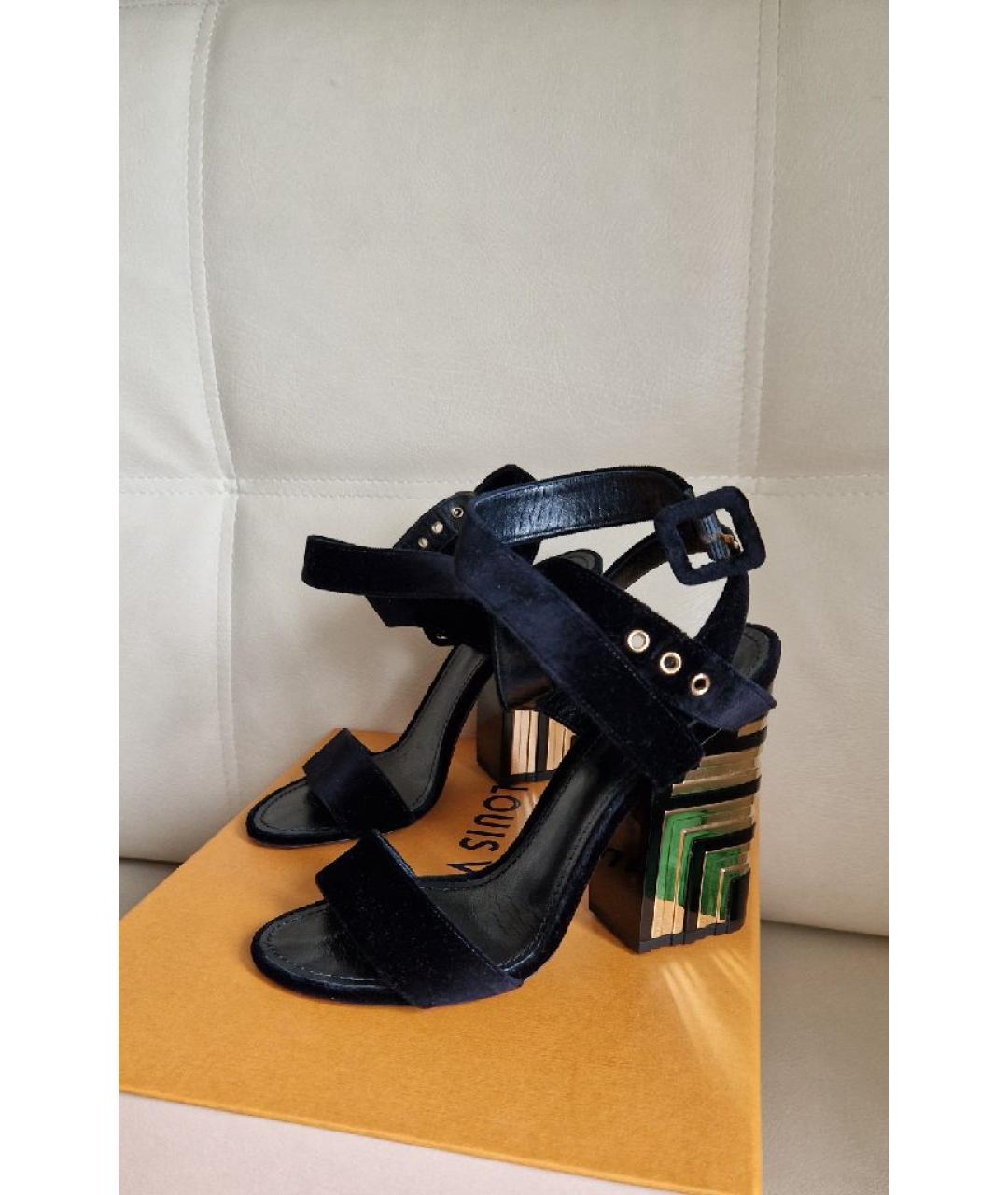 LOUIS VUITTON Черные бархатные босоножки, фото 5