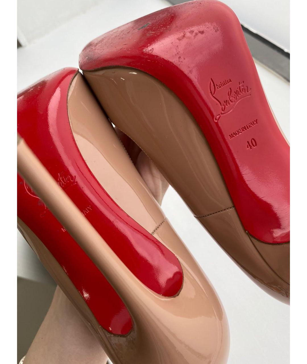 CHRISTIAN LOUBOUTIN Бежевые туфли из лакированной кожи, фото 4