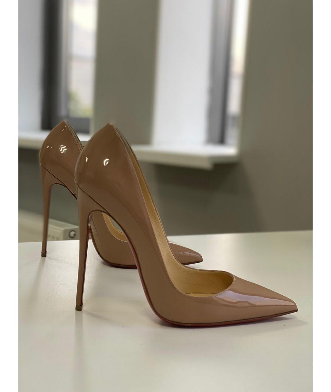 CHRISTIAN LOUBOUTIN Бежевые туфли из лакированной кожи, фото 5