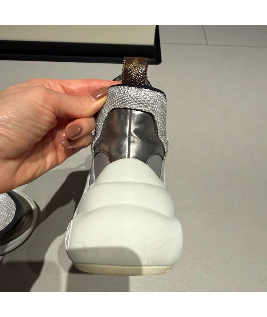 LOUIS VUITTON Серебряные кожаные кроссовки, фото 7