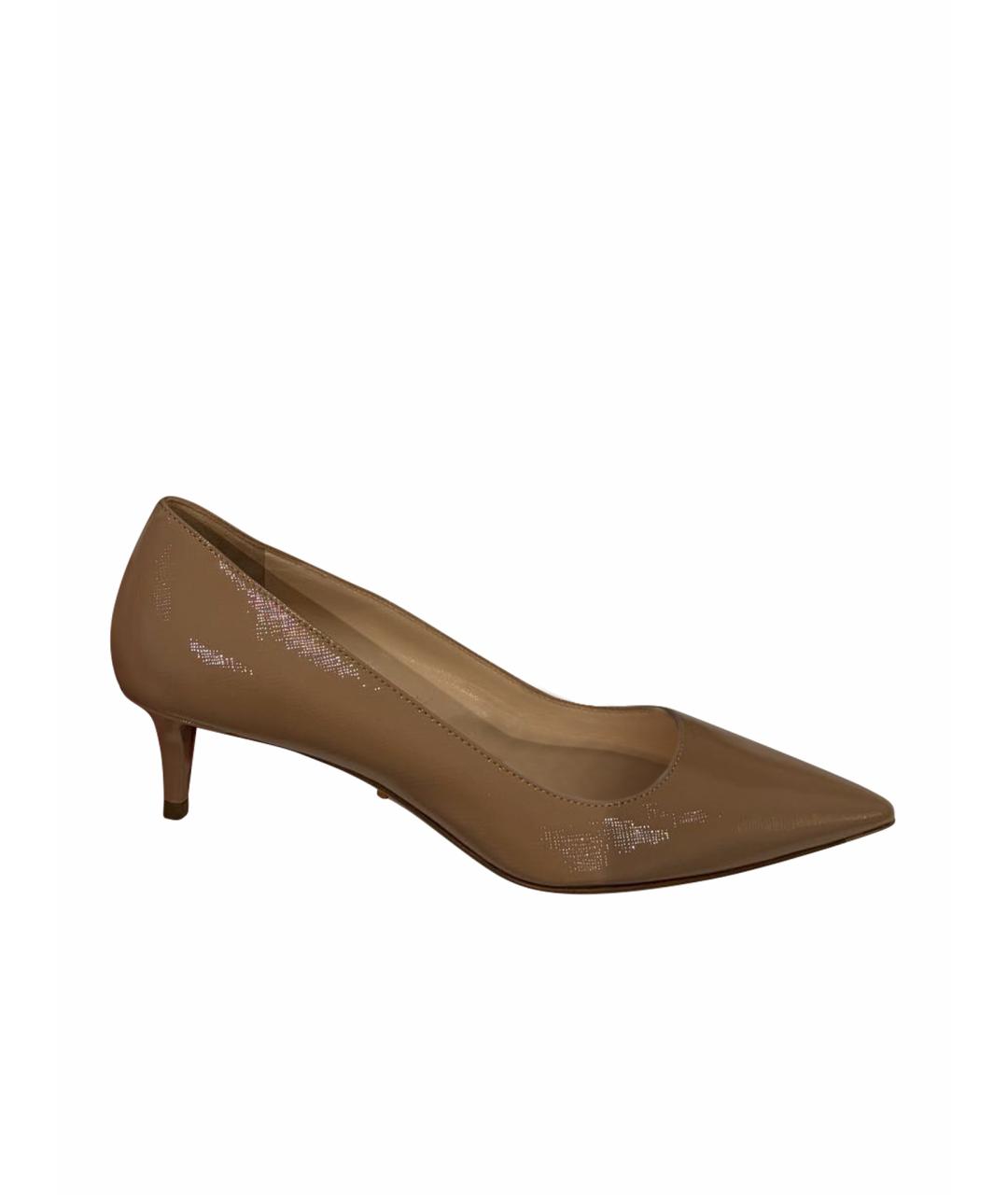 PRADA Бежевые лодочки на низком каблуке из лакированной кожи, фото 1