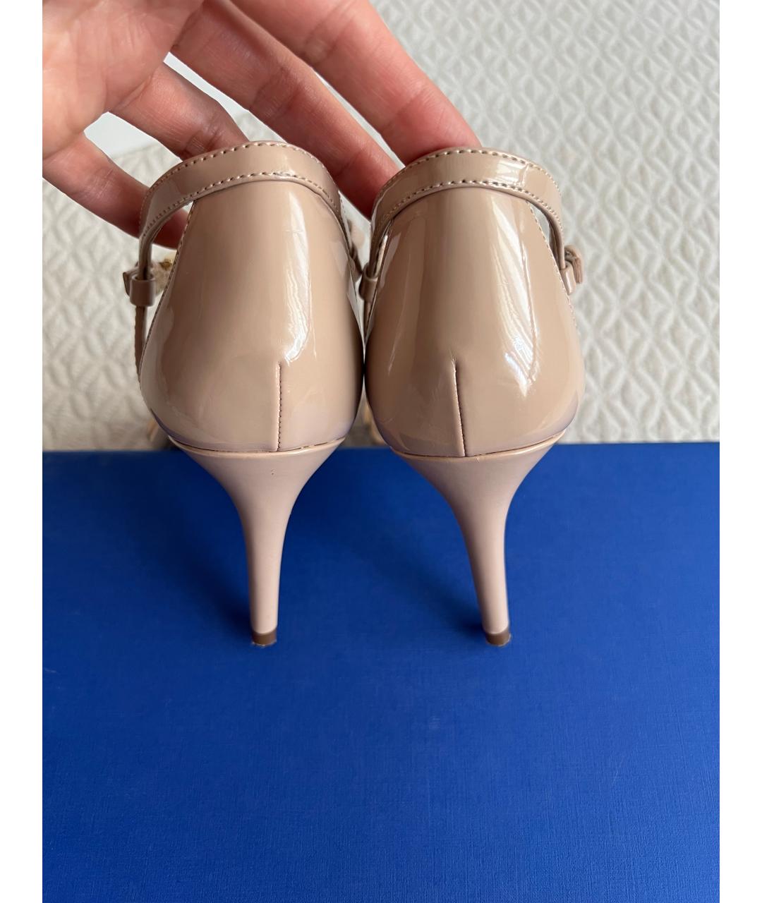 MICHAEL MICHAEL KORS Бежевые босоножки из лакированной кожи, фото 4