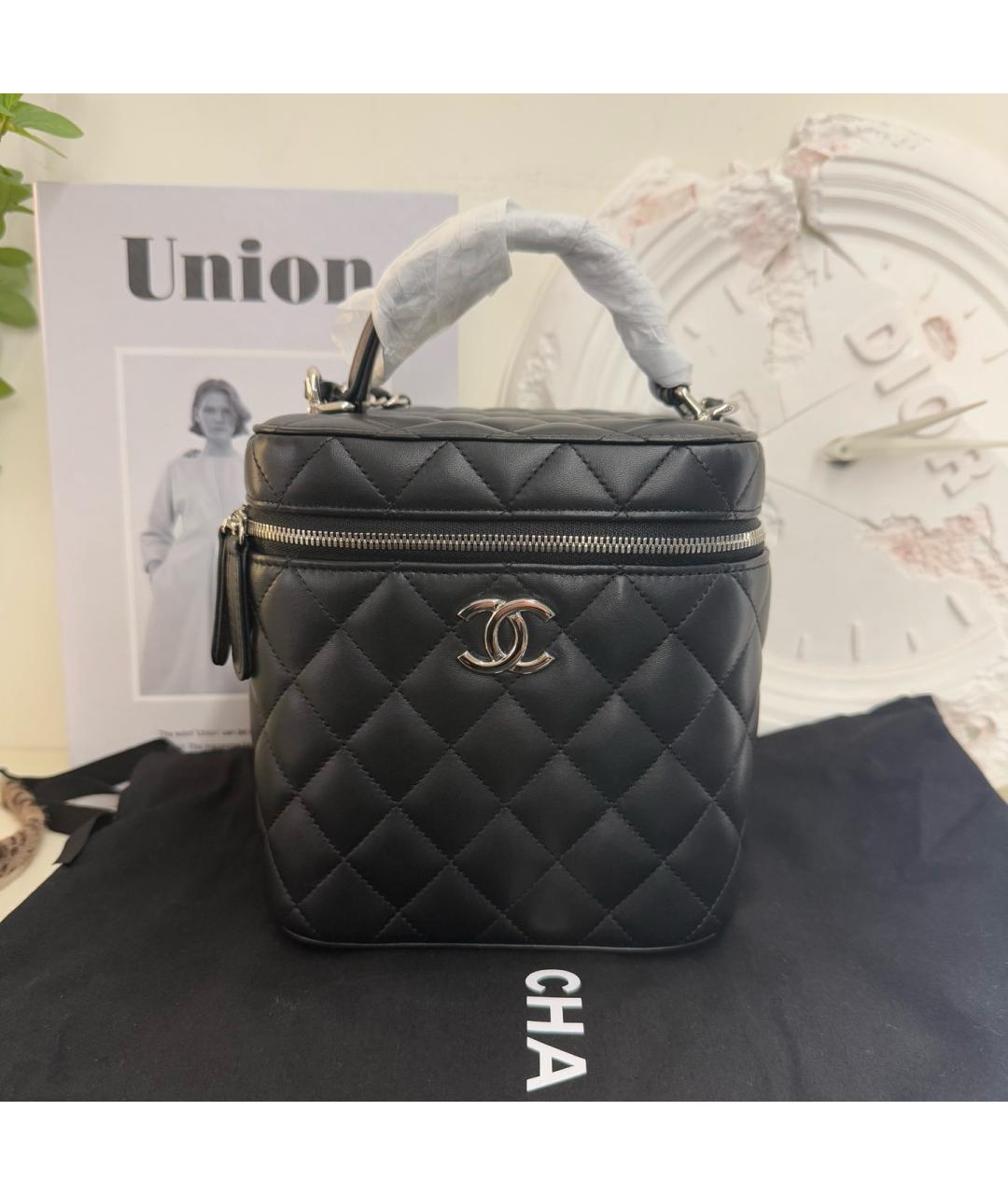 CHANEL Черная кожаная сумка с короткими ручками, фото 9