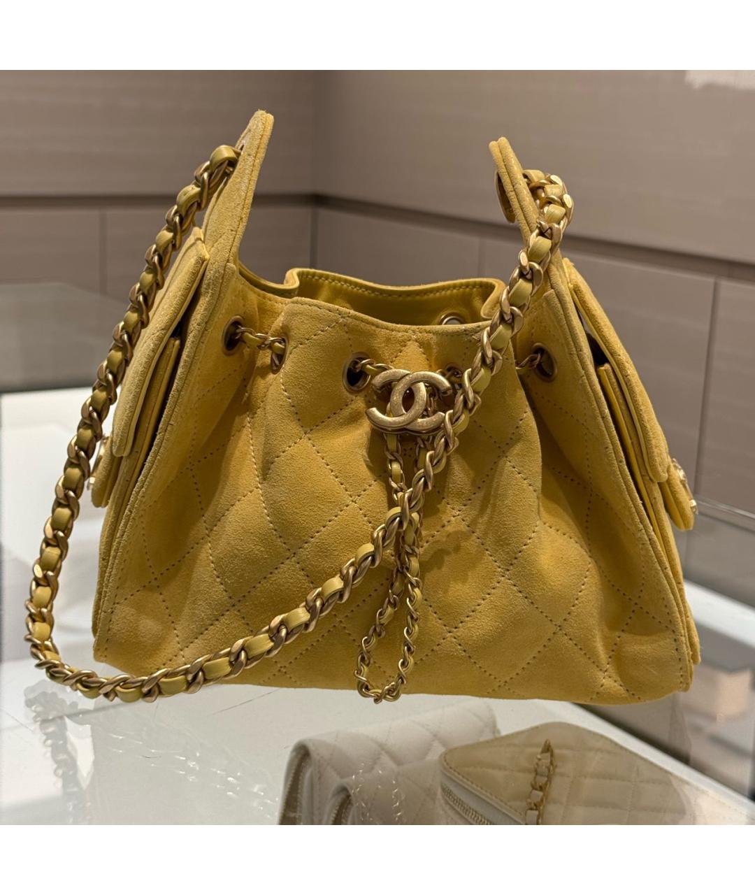 CHANEL Горчичная замшевая сумка через плечо, фото 2