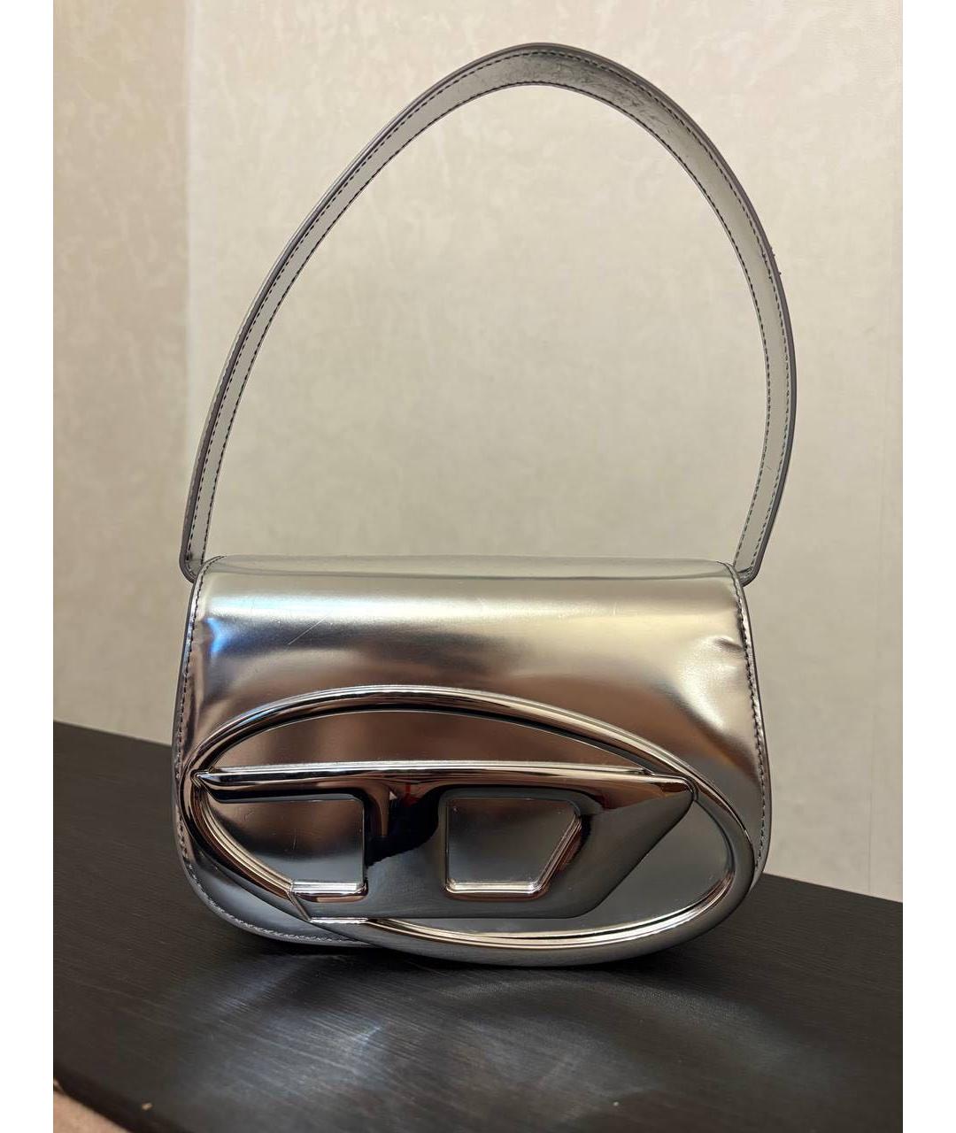 DIESEL Серебряная сумка с короткими ручками из лакированной кожи, фото 5