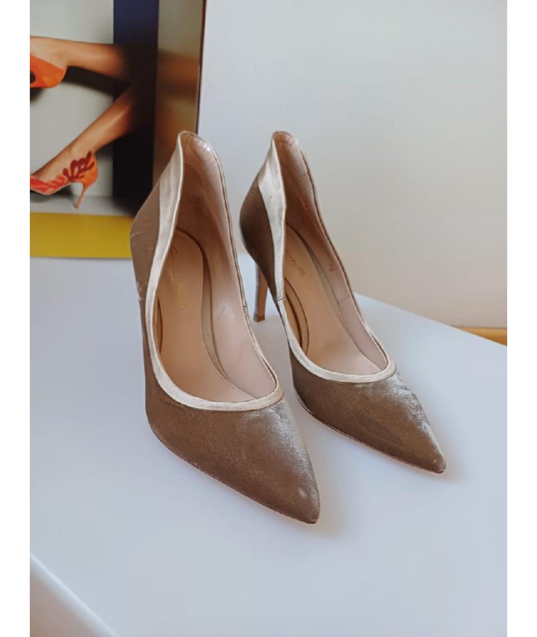 GIANVITO ROSSI Коричневые бархатные туфли, фото 5