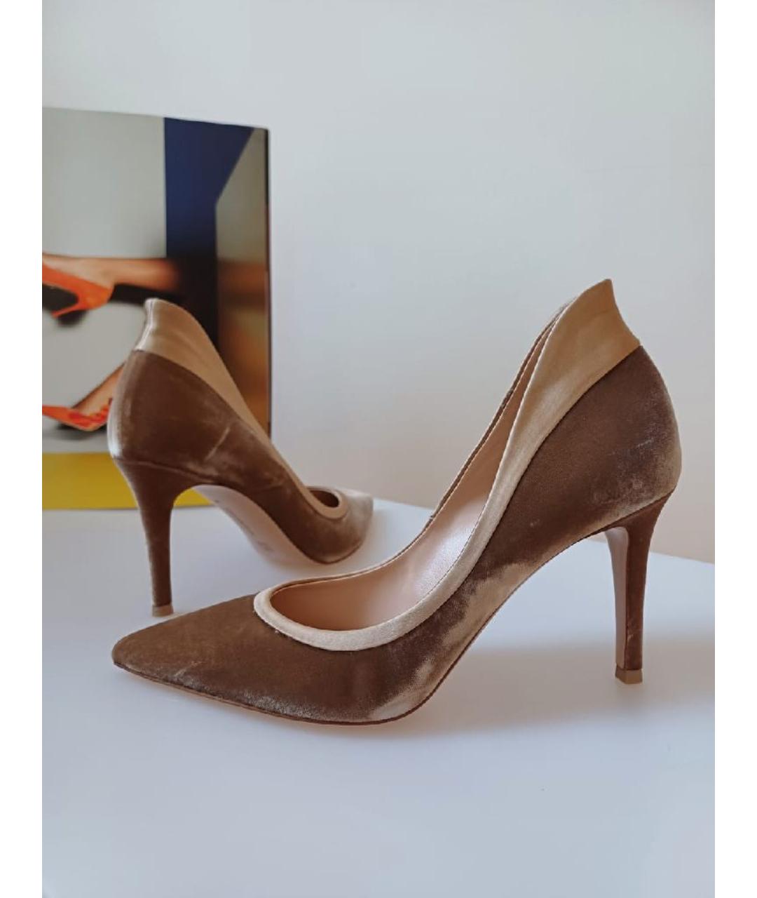 GIANVITO ROSSI Коричневые бархатные туфли, фото 4