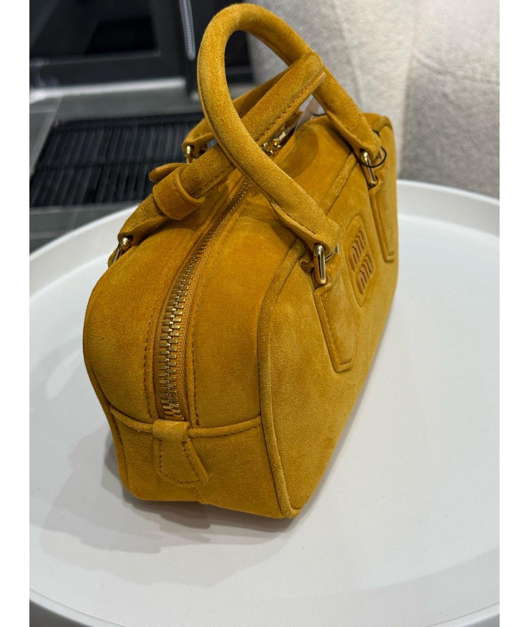 MIU MIU Горчичная замшевая сумка через плечо, фото 2