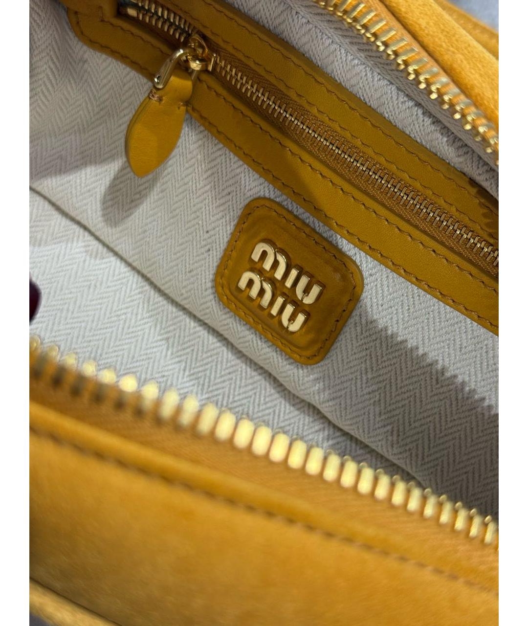 MIU MIU Горчичная замшевая сумка через плечо, фото 4