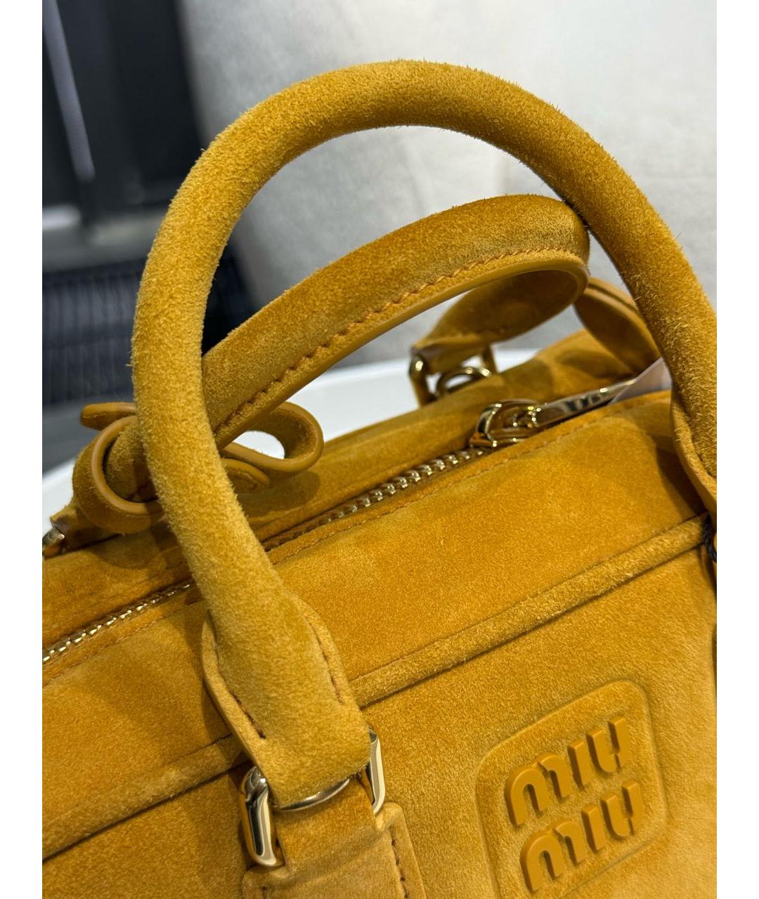 MIU MIU Горчичная замшевая сумка через плечо, фото 6