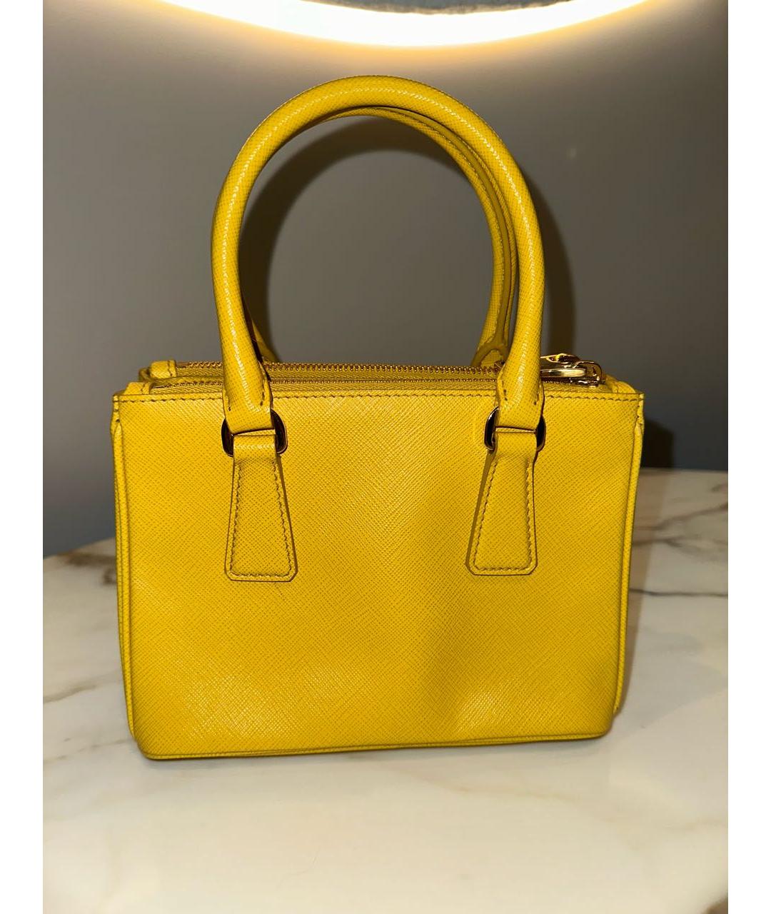 PRADA Горчичная кожаная сумка с короткими ручками, фото 3