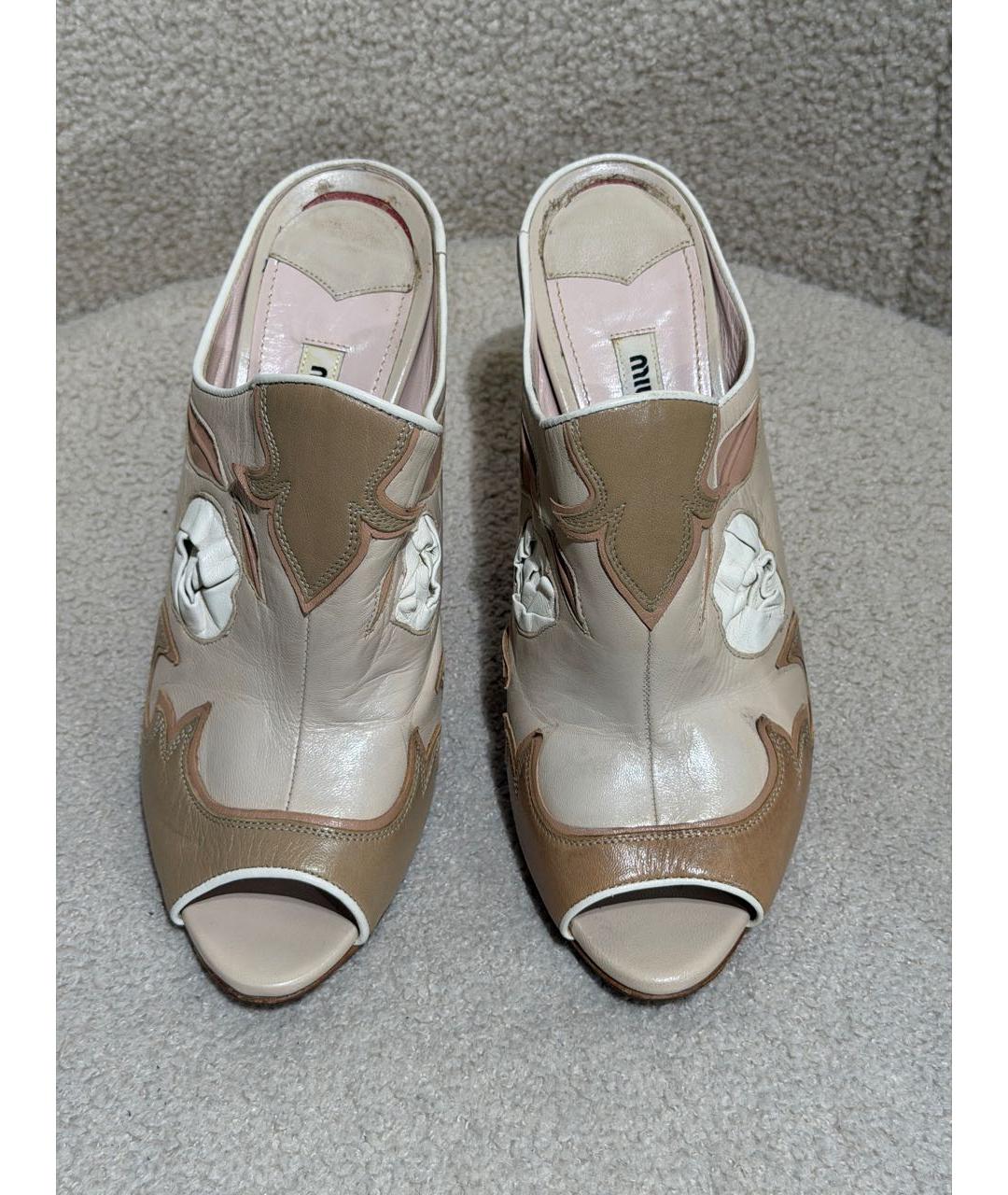 MIU MIU Бежевые кожаные мюли, фото 2