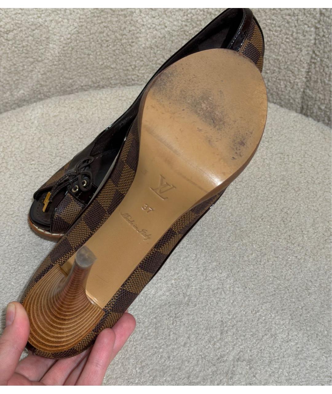 LOUIS VUITTON Коричневые кожаные босоножки, фото 6