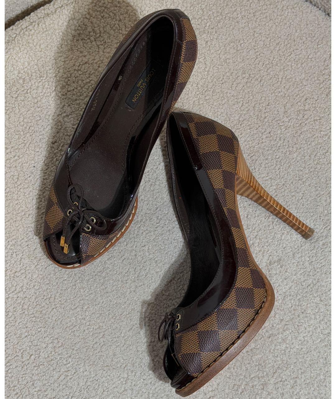 LOUIS VUITTON Коричневые кожаные босоножки, фото 5