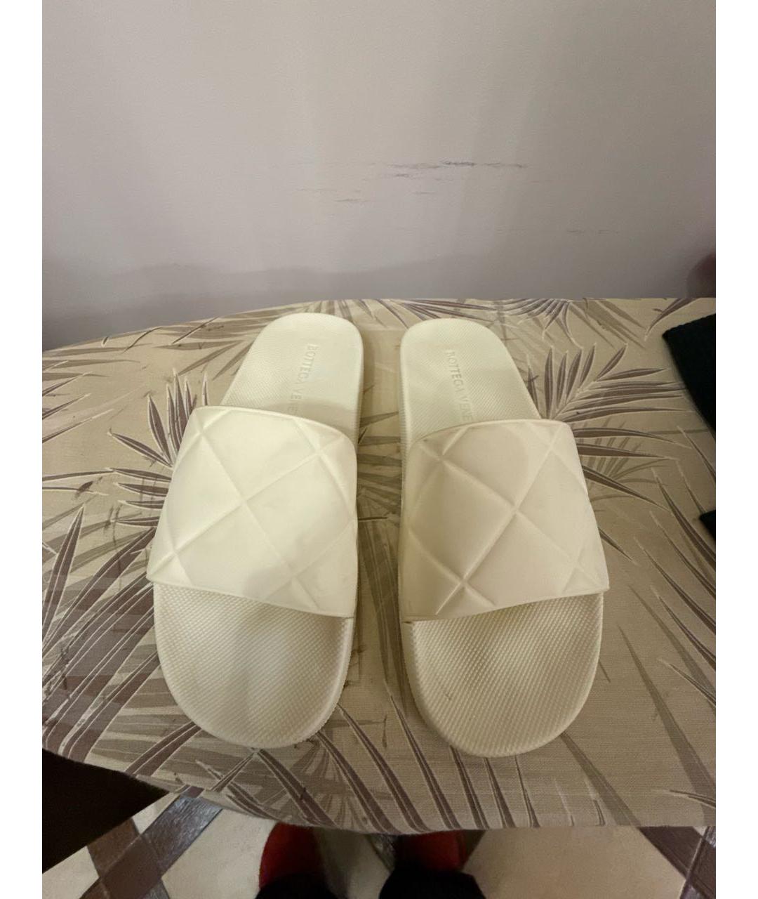 BOTTEGA VENETA Белые резиновые шлепанцы, фото 2