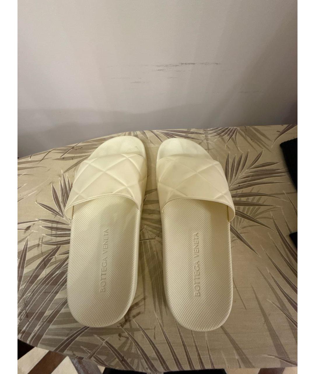 BOTTEGA VENETA Белые резиновые шлепанцы, фото 3