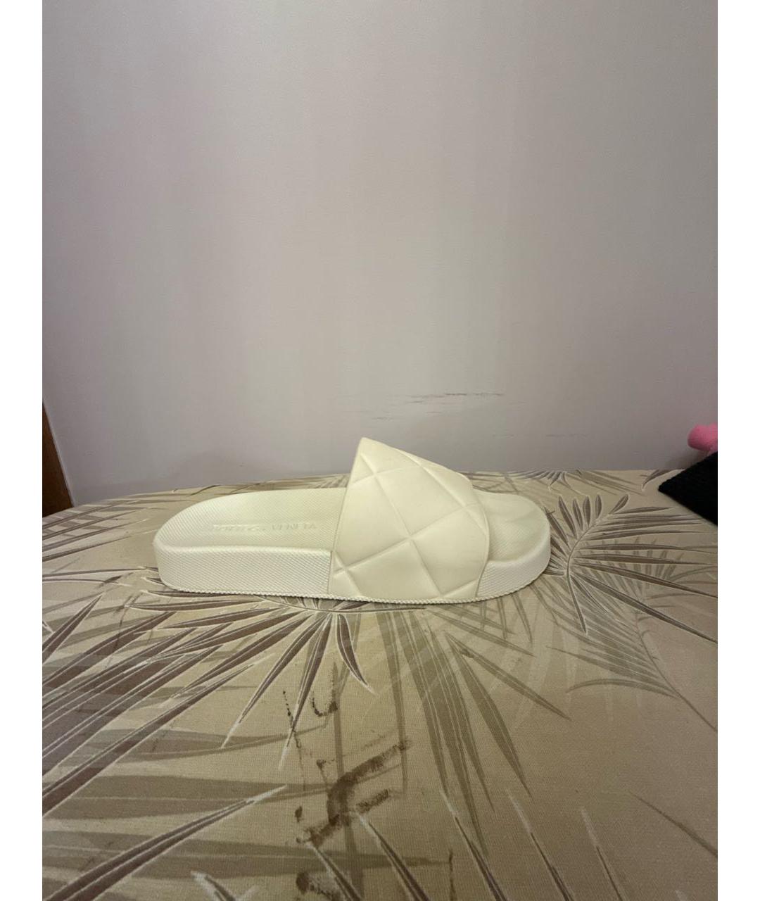 BOTTEGA VENETA Белые резиновые шлепанцы, фото 5
