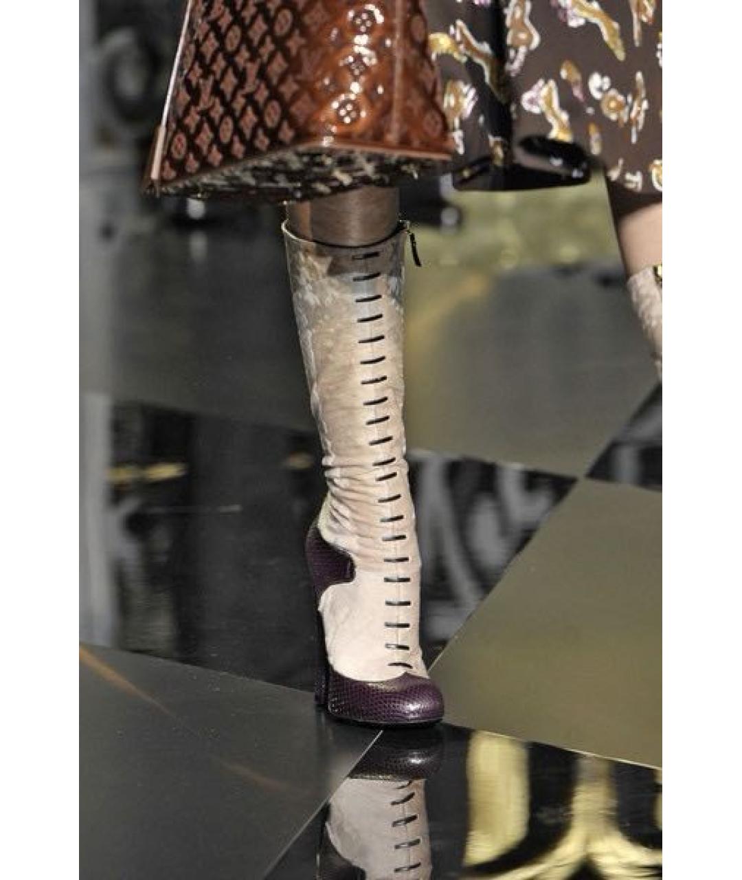 LOUIS VUITTON Бежевые сапоги из экзотической кожи, фото 6