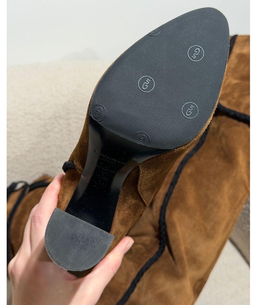 SAINT LAURENT Коричневые замшевые сапоги, фото 7