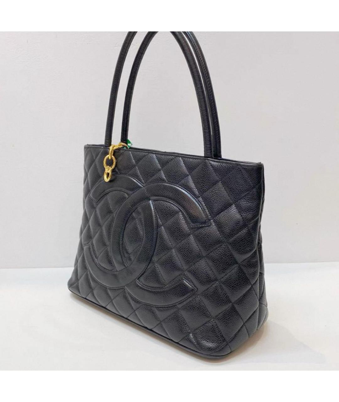 CHANEL Черная кожаная сумка тоут, фото 2