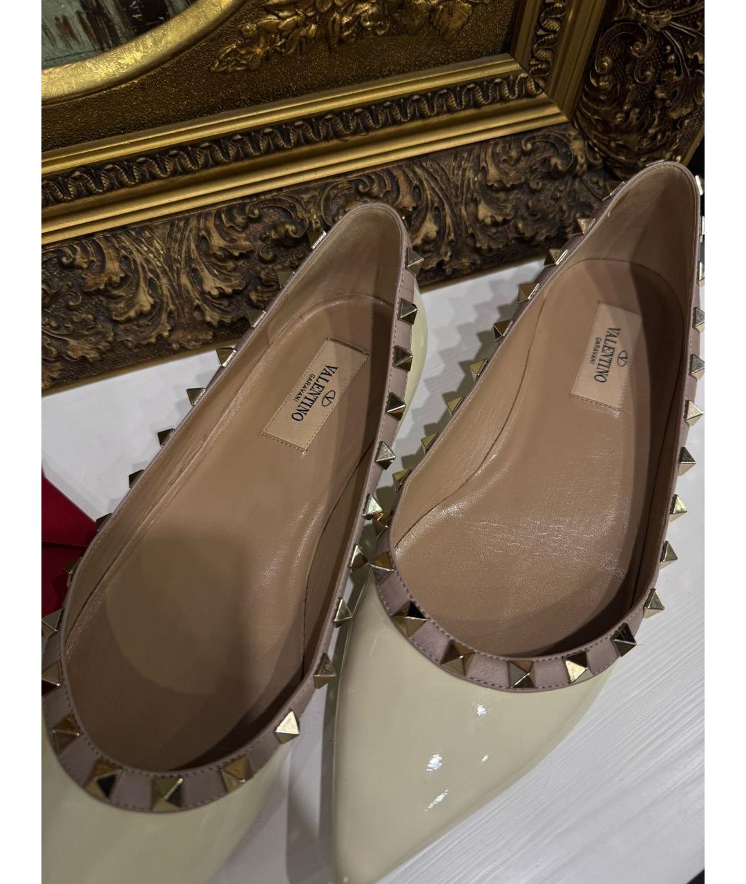 VALENTINO Белые балетки из лакированной кожи, фото 6