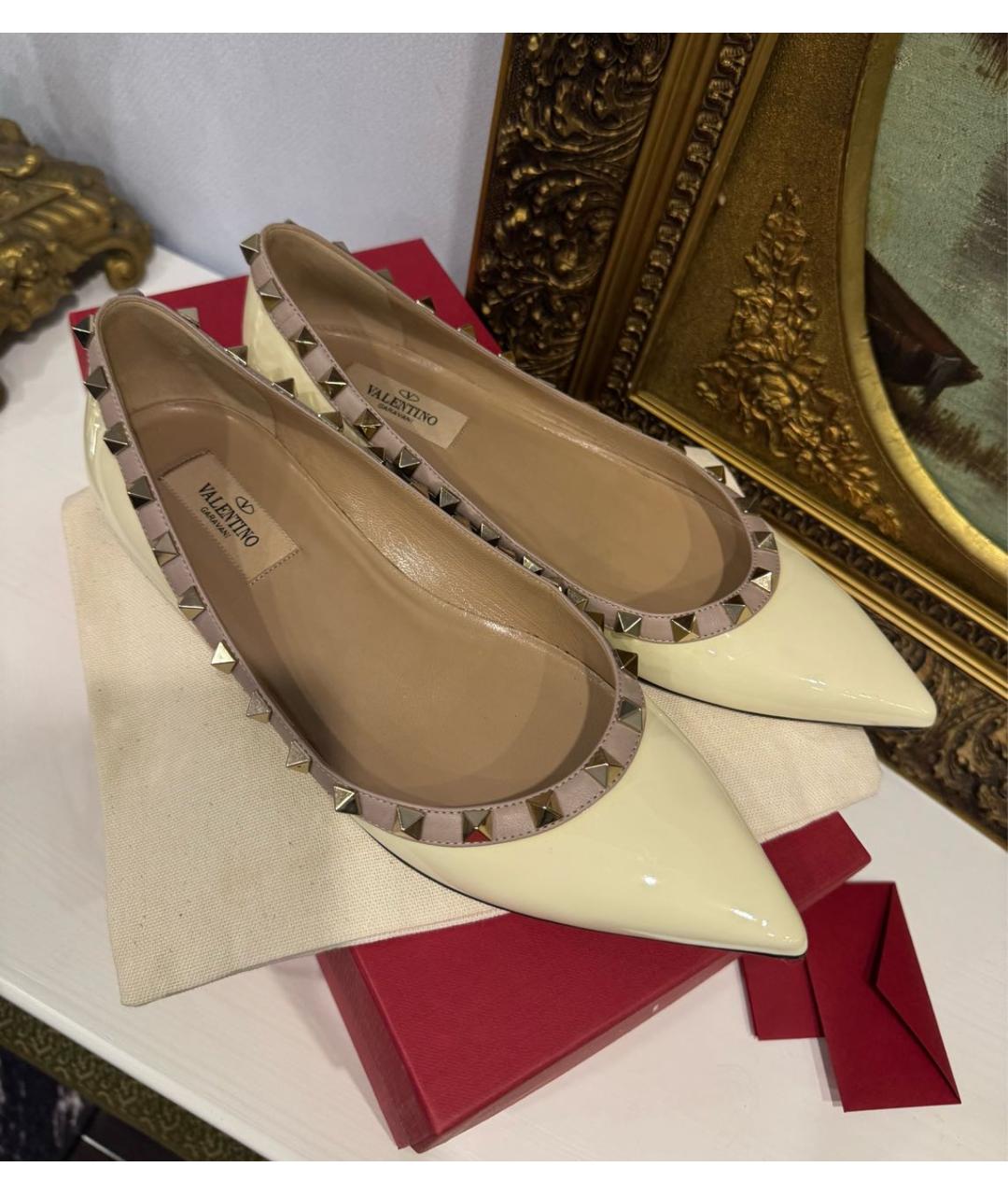 VALENTINO Белые балетки из лакированной кожи, фото 3