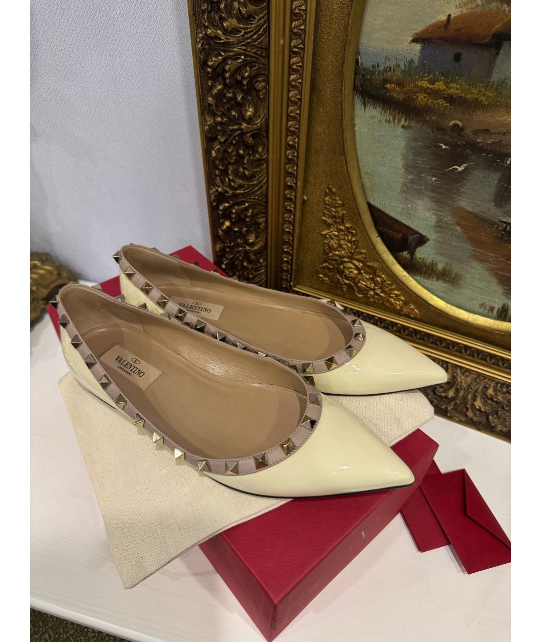 VALENTINO Белые балетки из лакированной кожи, фото 5