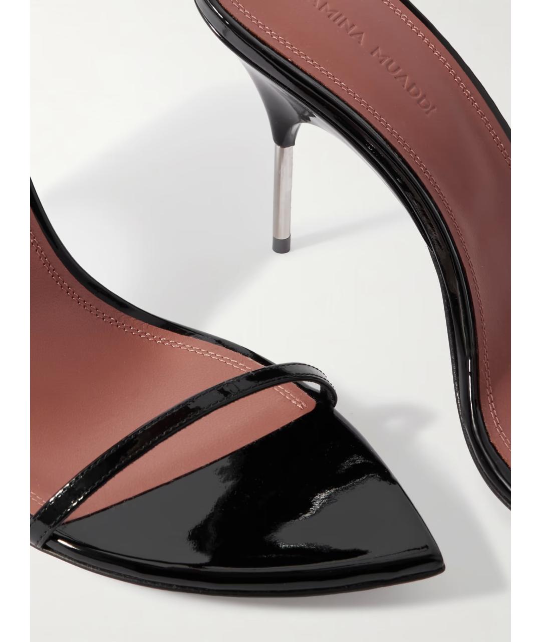 Amina Muaddi Черные босоножки из лакированной кожи, фото 4