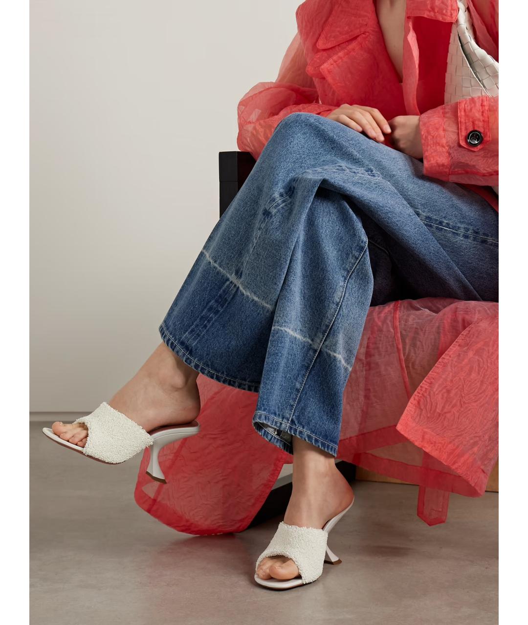 Amina Muaddi Белые мюли, фото 2