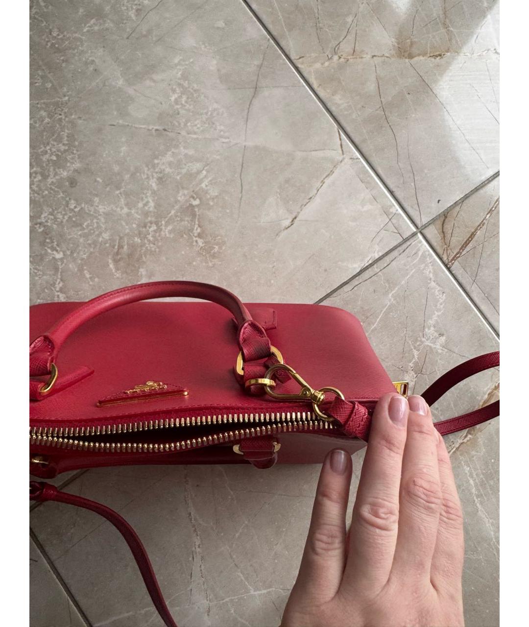 PRADA Красная кожаная сумка с короткими ручками, фото 5