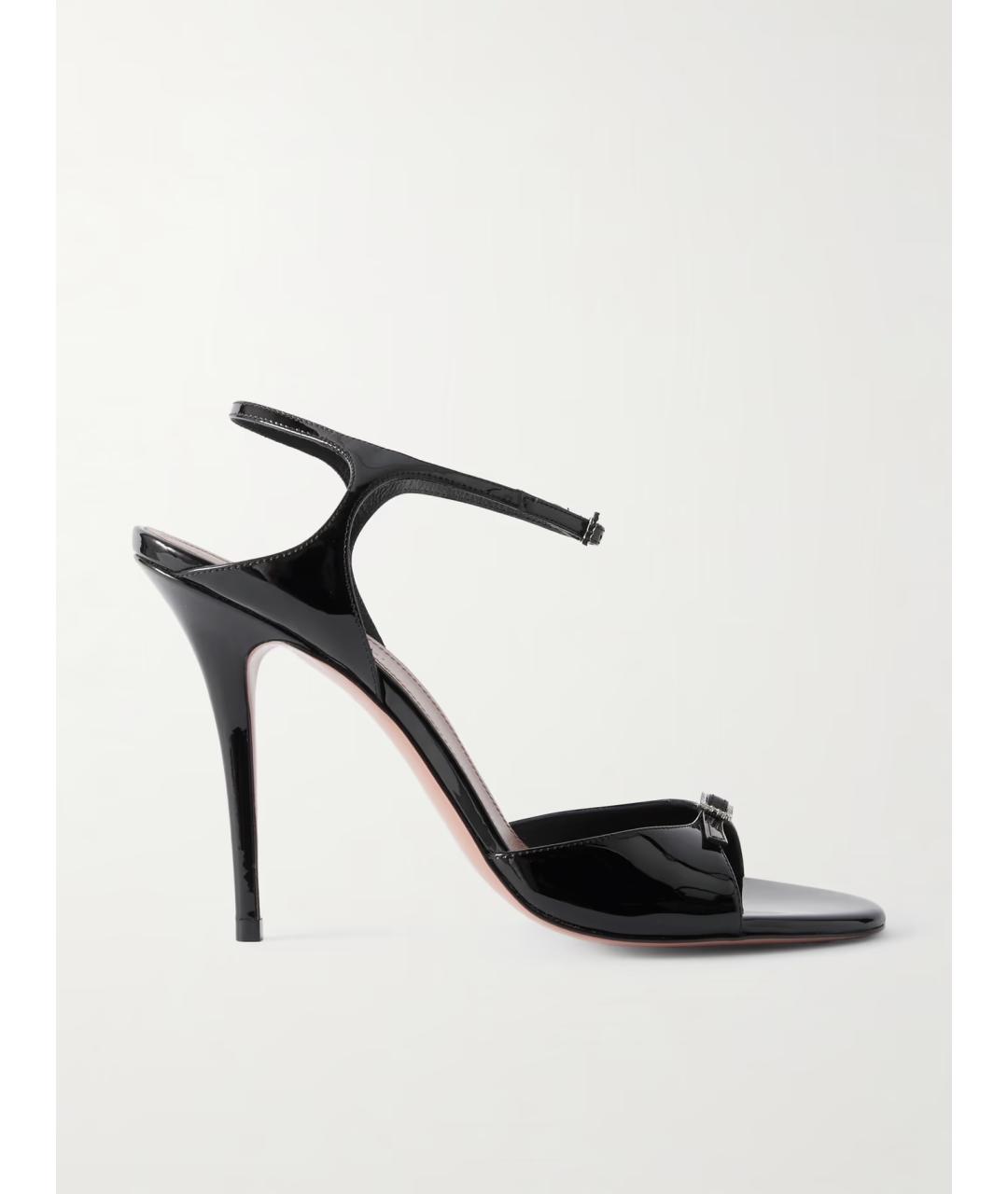 Amina Muaddi Черные босоножки из лакированной кожи, фото 5