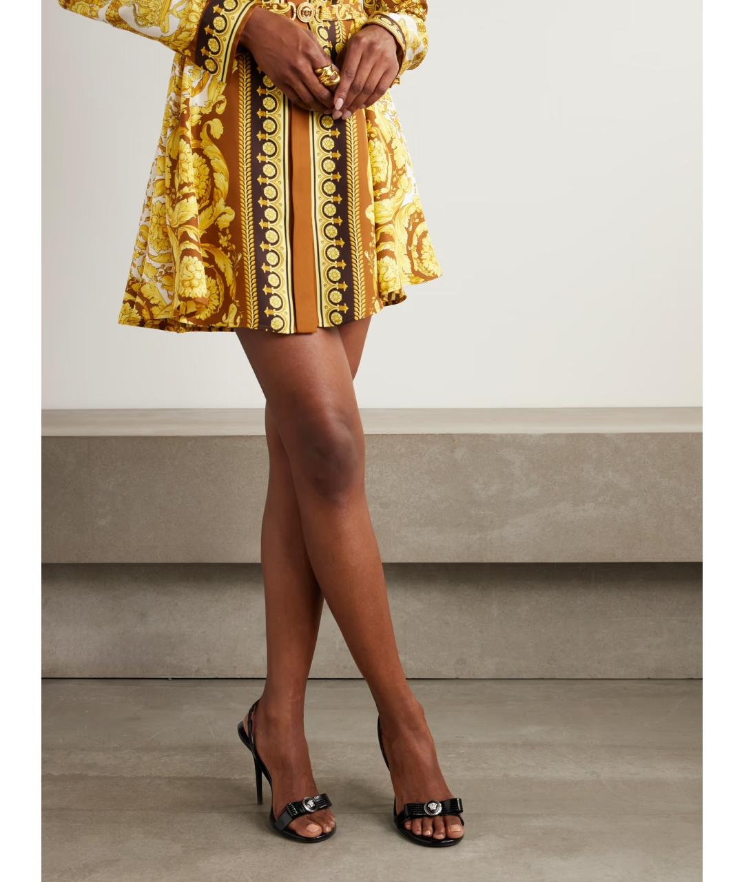 VERSACE Черные босоножки из лакированной кожи, фото 2