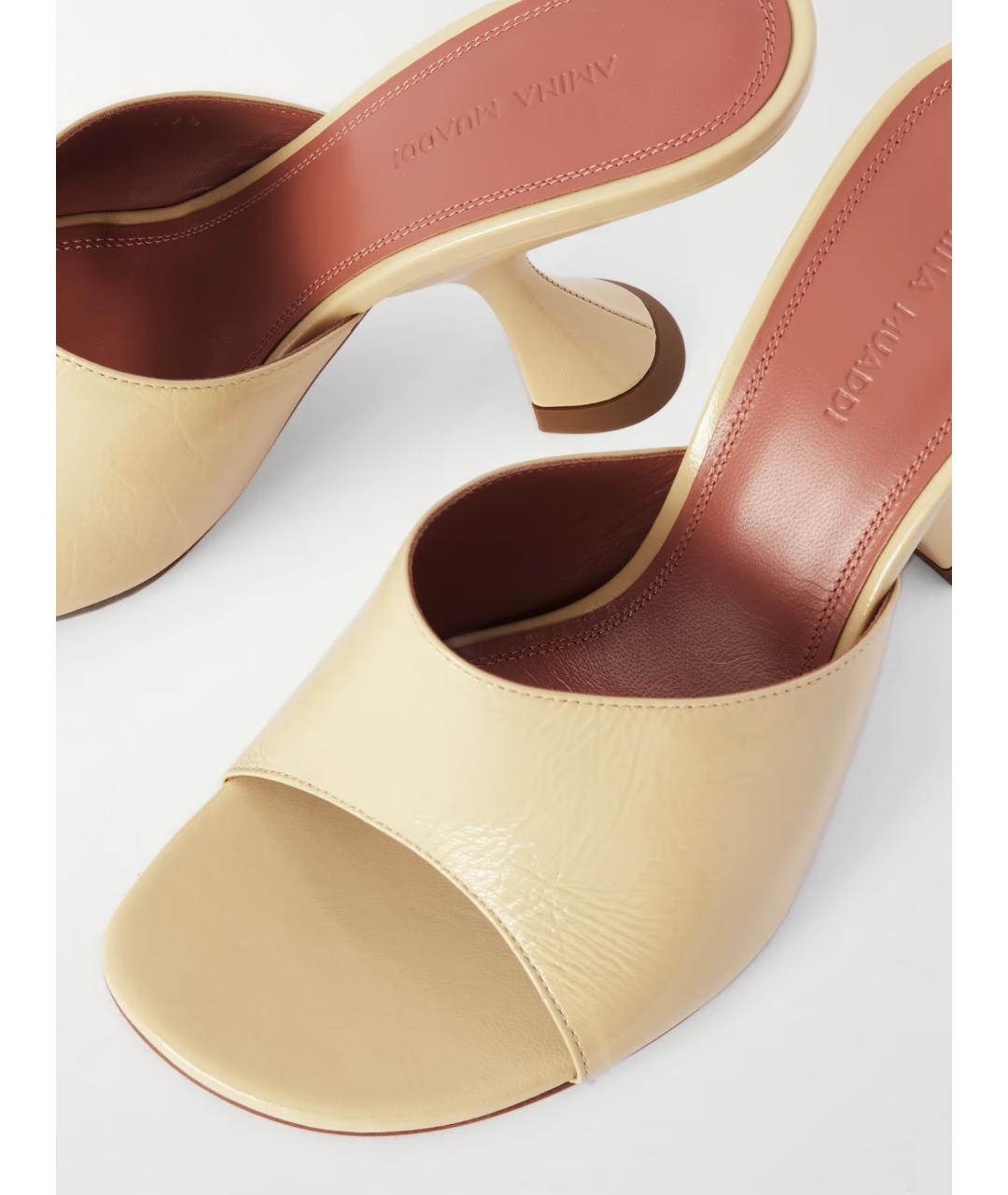 Amina Muaddi Бежевые мюли из лакированной кожи, фото 4